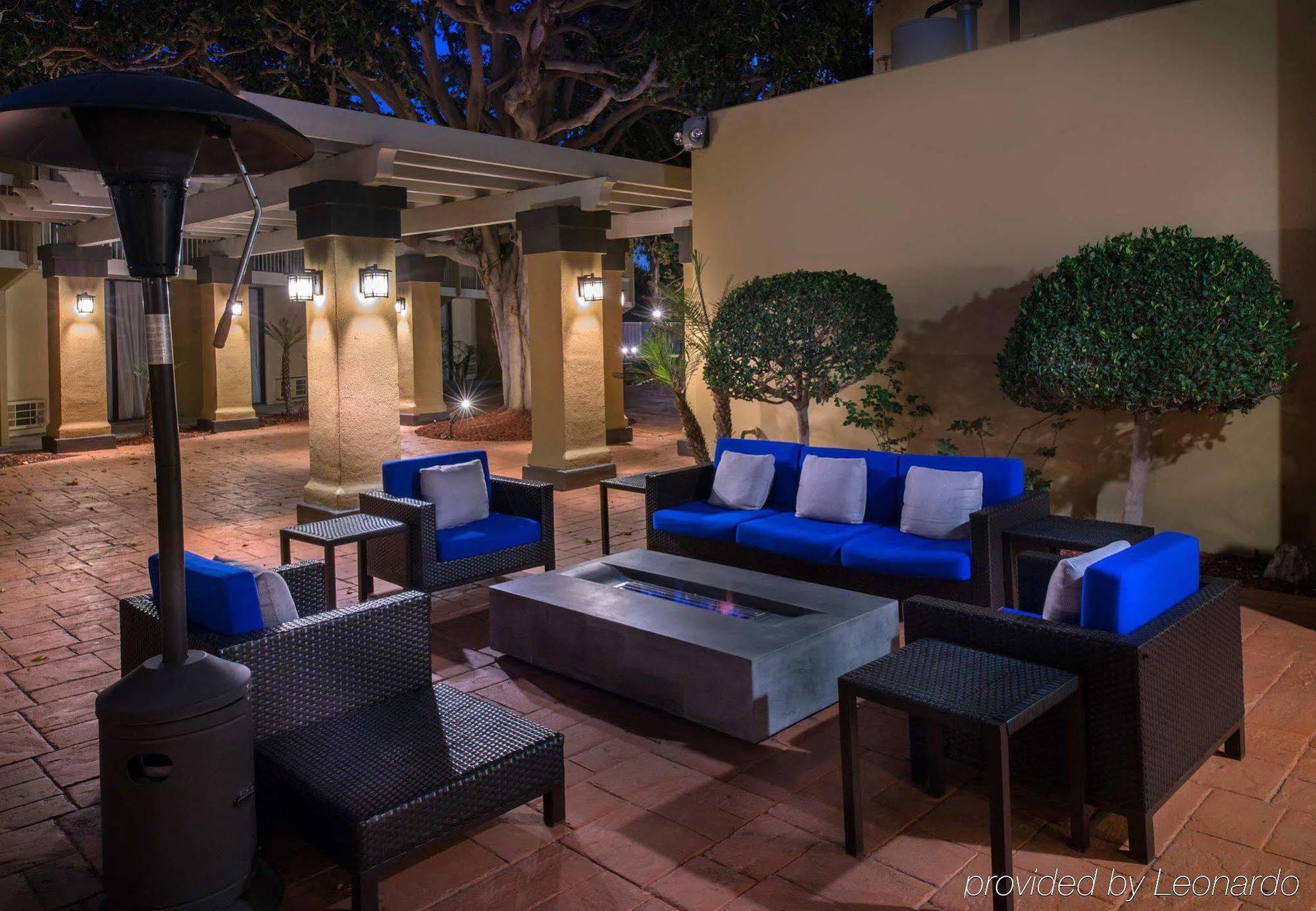 Отель Courtyard By Marriott Oxnard/Ventura Экстерьер фото