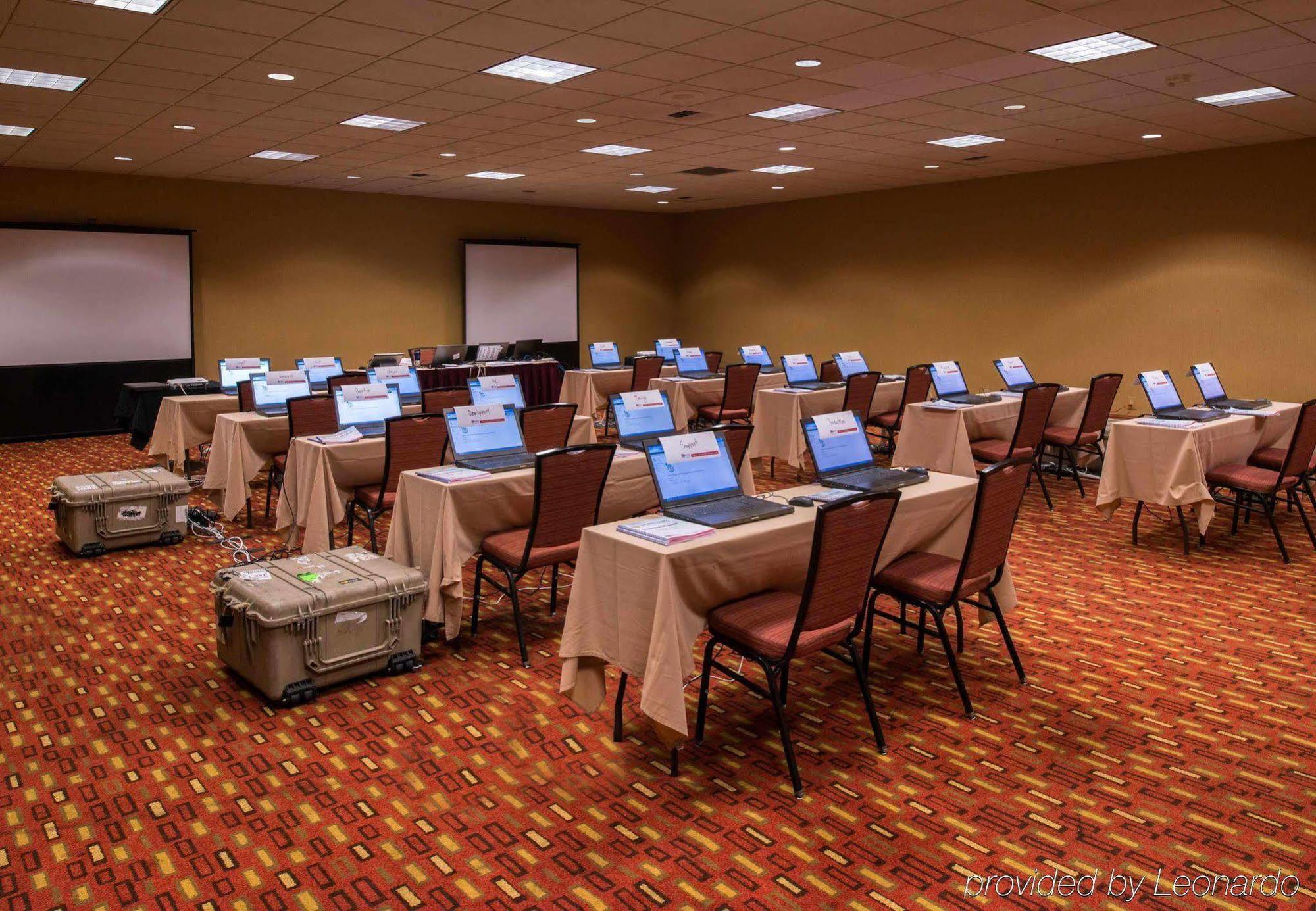 Отель Courtyard By Marriott Oxnard/Ventura Экстерьер фото