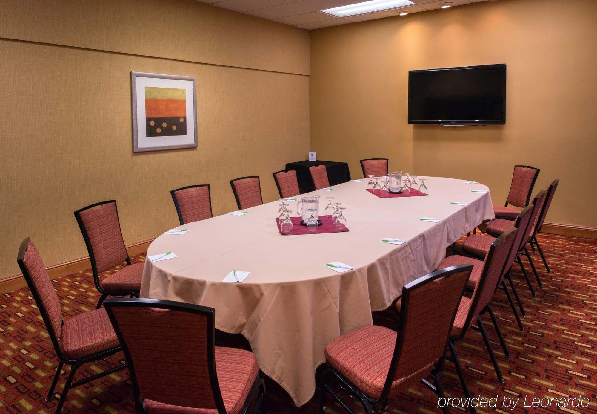 Отель Courtyard By Marriott Oxnard/Ventura Экстерьер фото