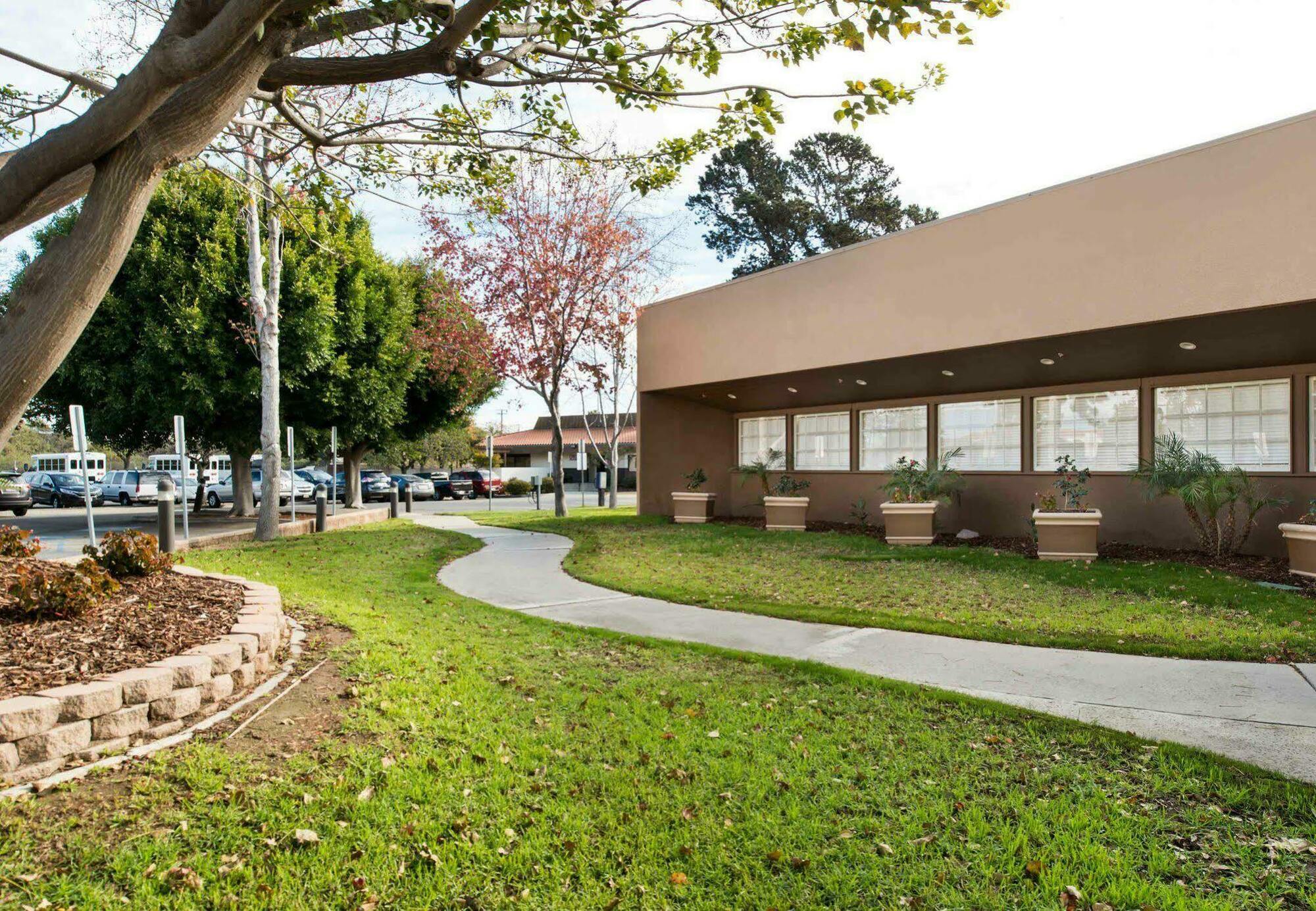 Отель Courtyard By Marriott Oxnard/Ventura Экстерьер фото