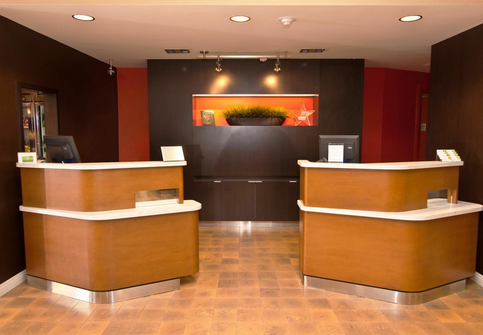 Отель Courtyard By Marriott Oxnard/Ventura Экстерьер фото