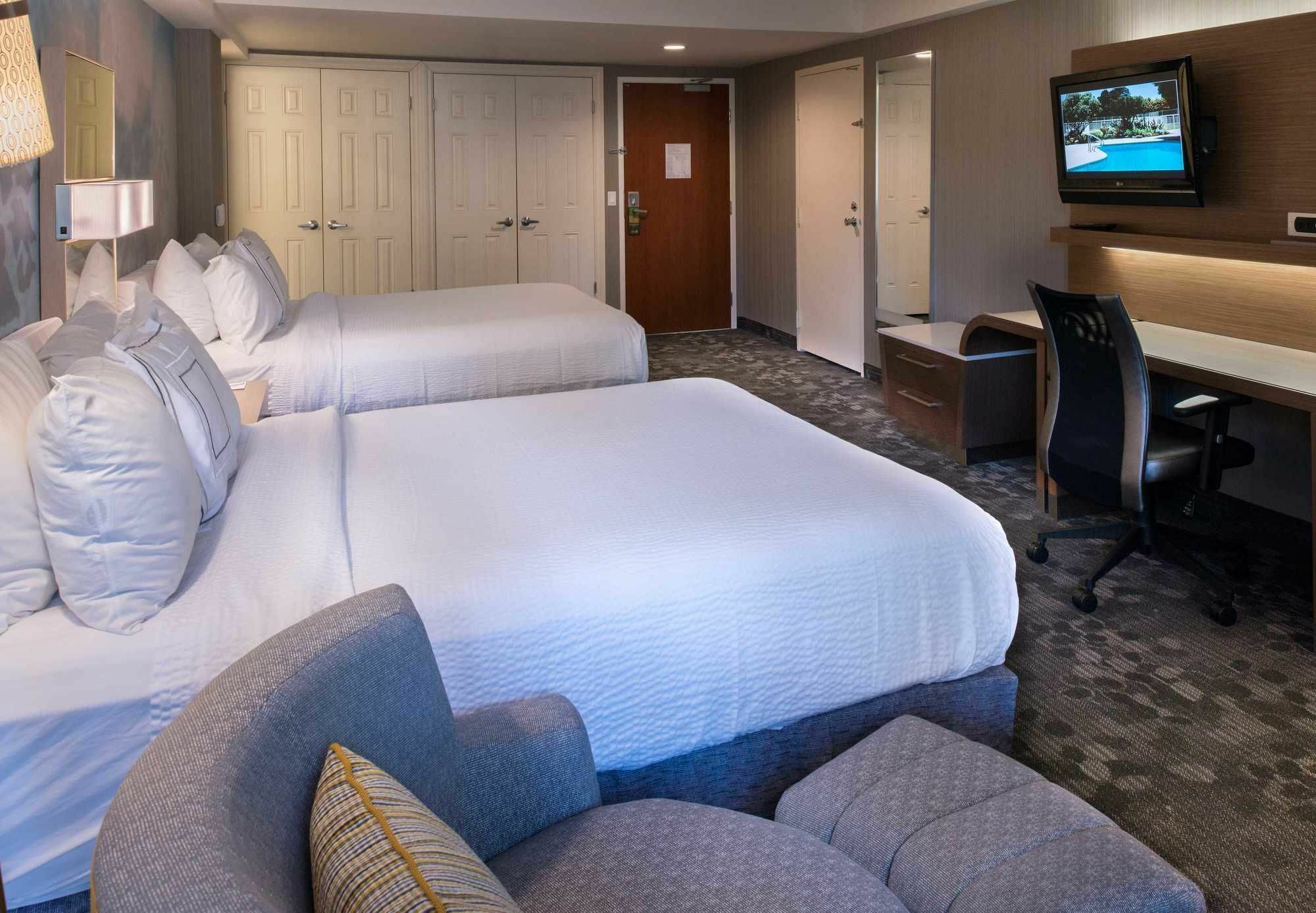 Отель Courtyard By Marriott Oxnard/Ventura Экстерьер фото
