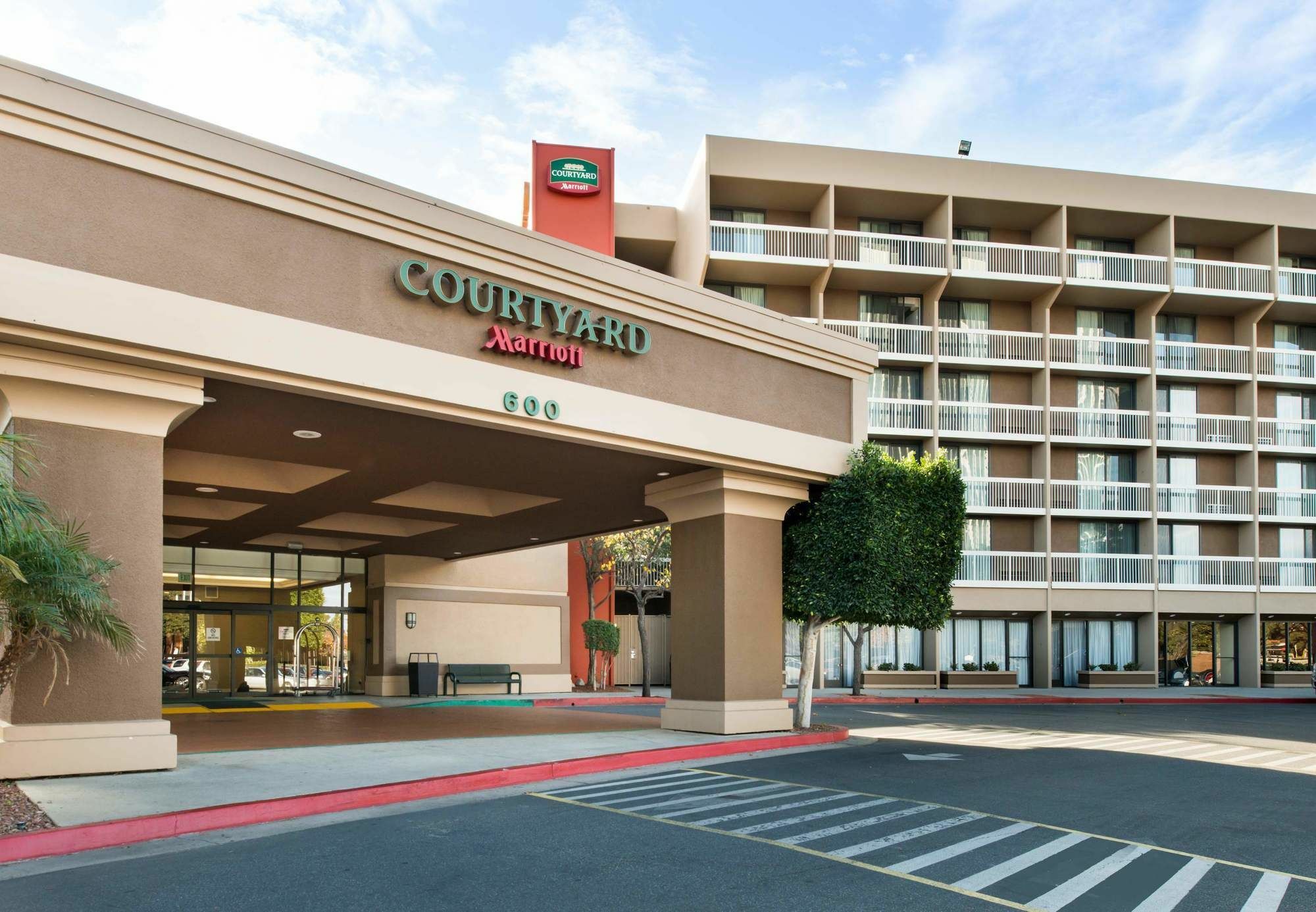 Отель Courtyard By Marriott Oxnard/Ventura Экстерьер фото